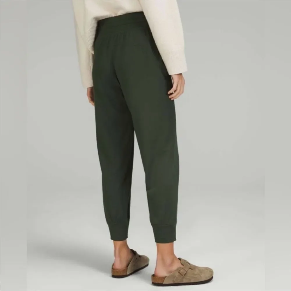 lululemon athletica sleek dark